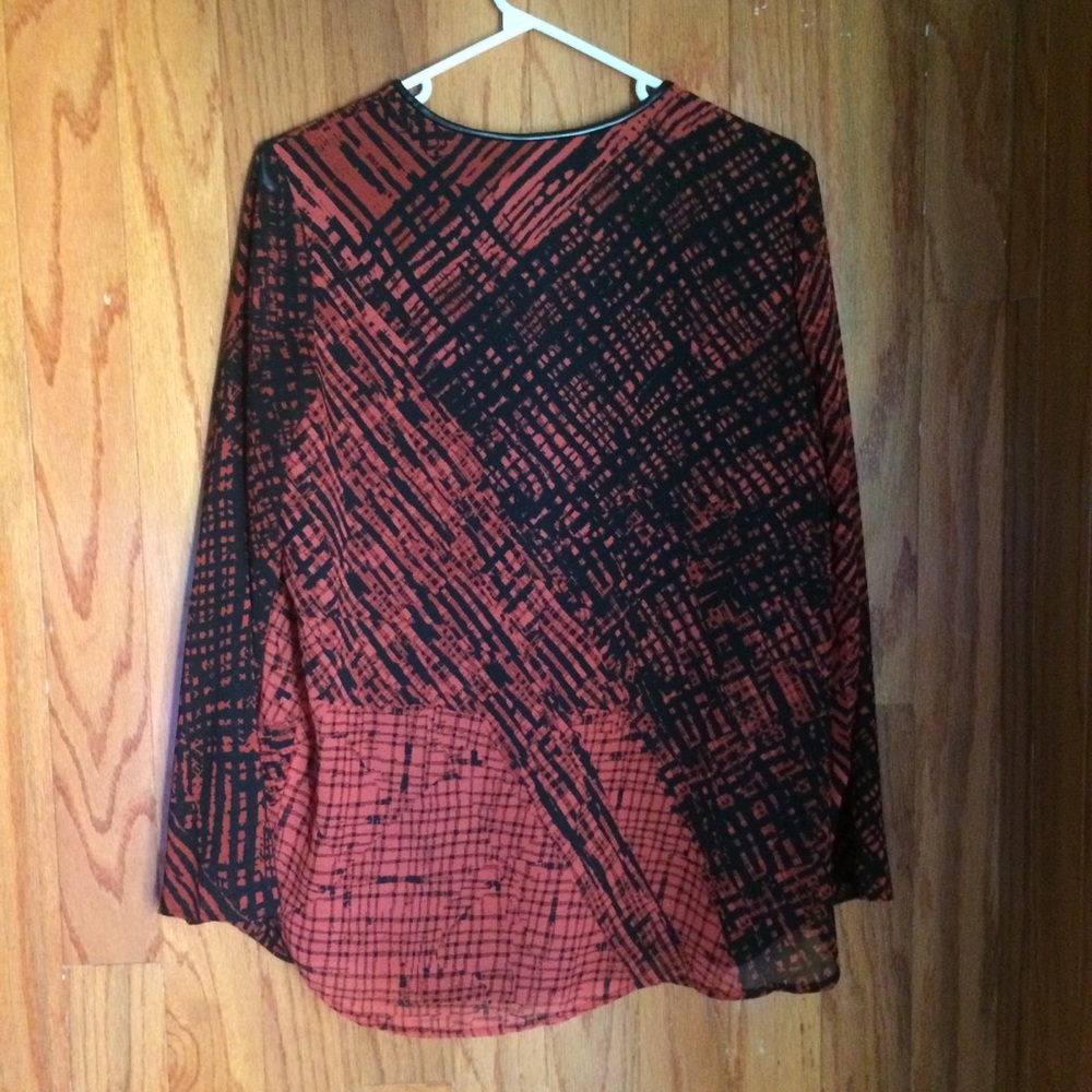 Long sleeve patterned top - Picture 2 of 3